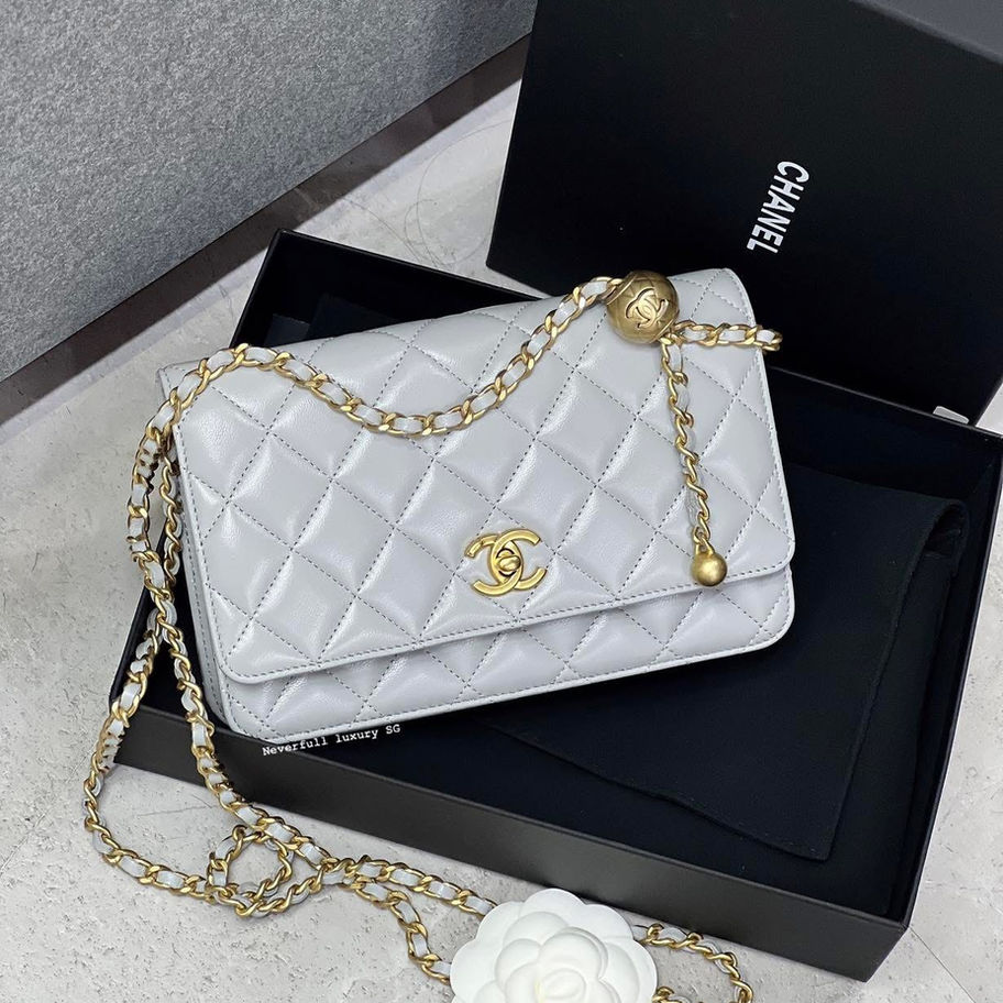 Chanel gray quilted handbag with gold chain