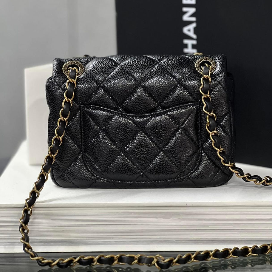 Black quilted Chanel Wallet On Chain