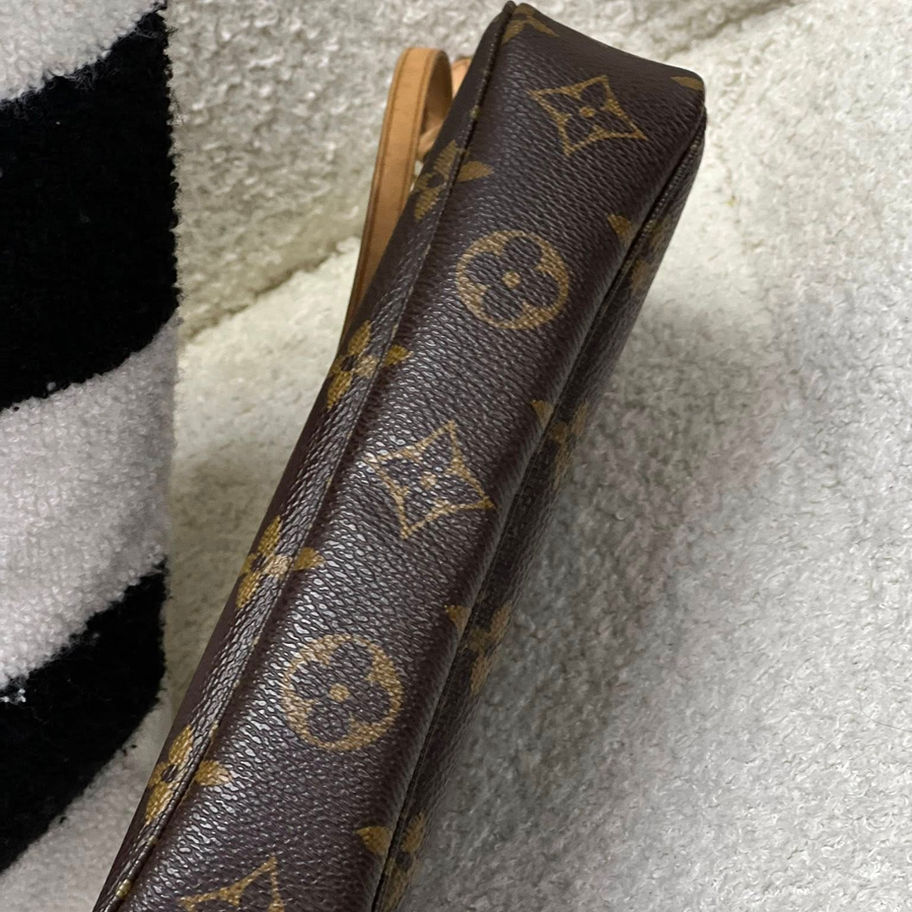 Louis Vuitton Pochette Accessories Bottom View