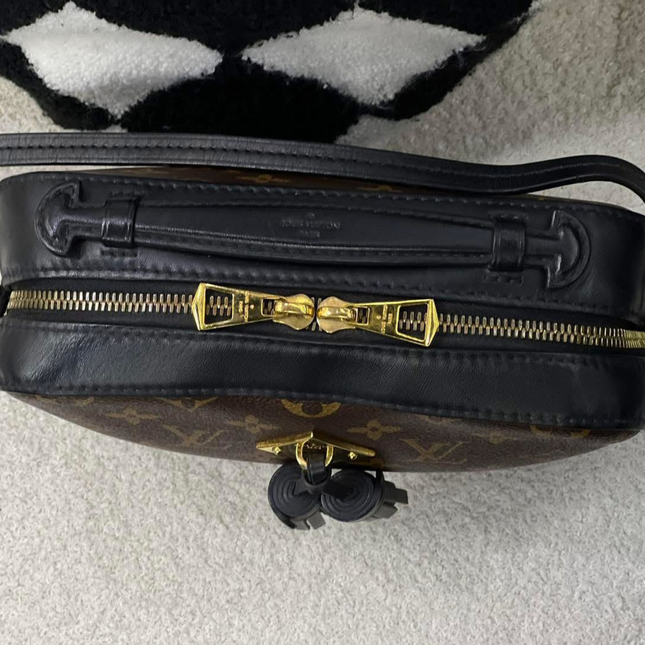 Saintonge Crossbody Top View