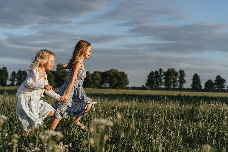 Sixteen Fun Outdoor Activities to do at Home with Children