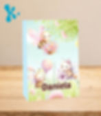 Saco lembrança personalizado Abelhinhas com pequenas abelhas, flores e balão em tons pastel para festa infantil.