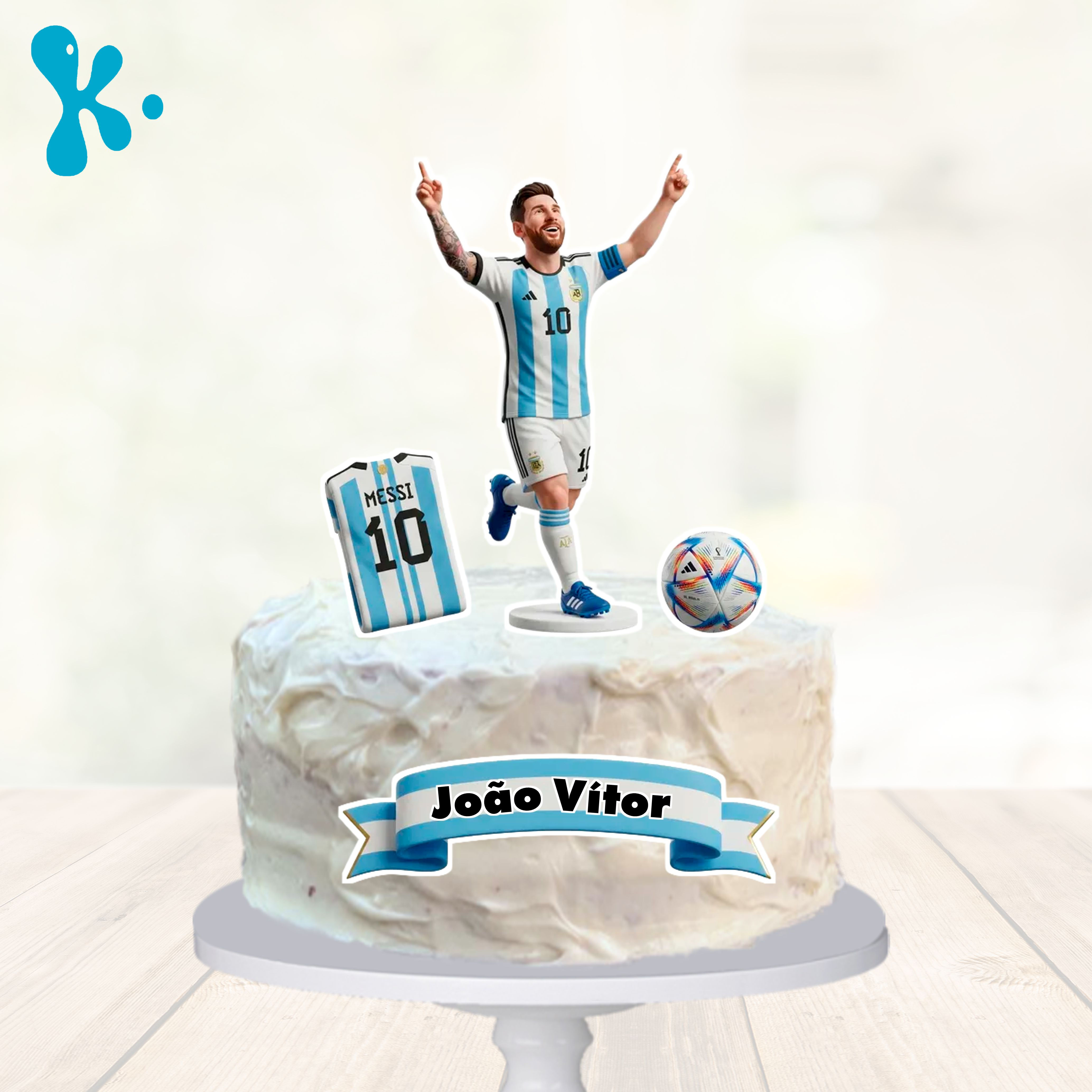Topo de bolo Messi Argentina com jogador número 10, camisola da seleção, bola de futebol e faixa personalizada.