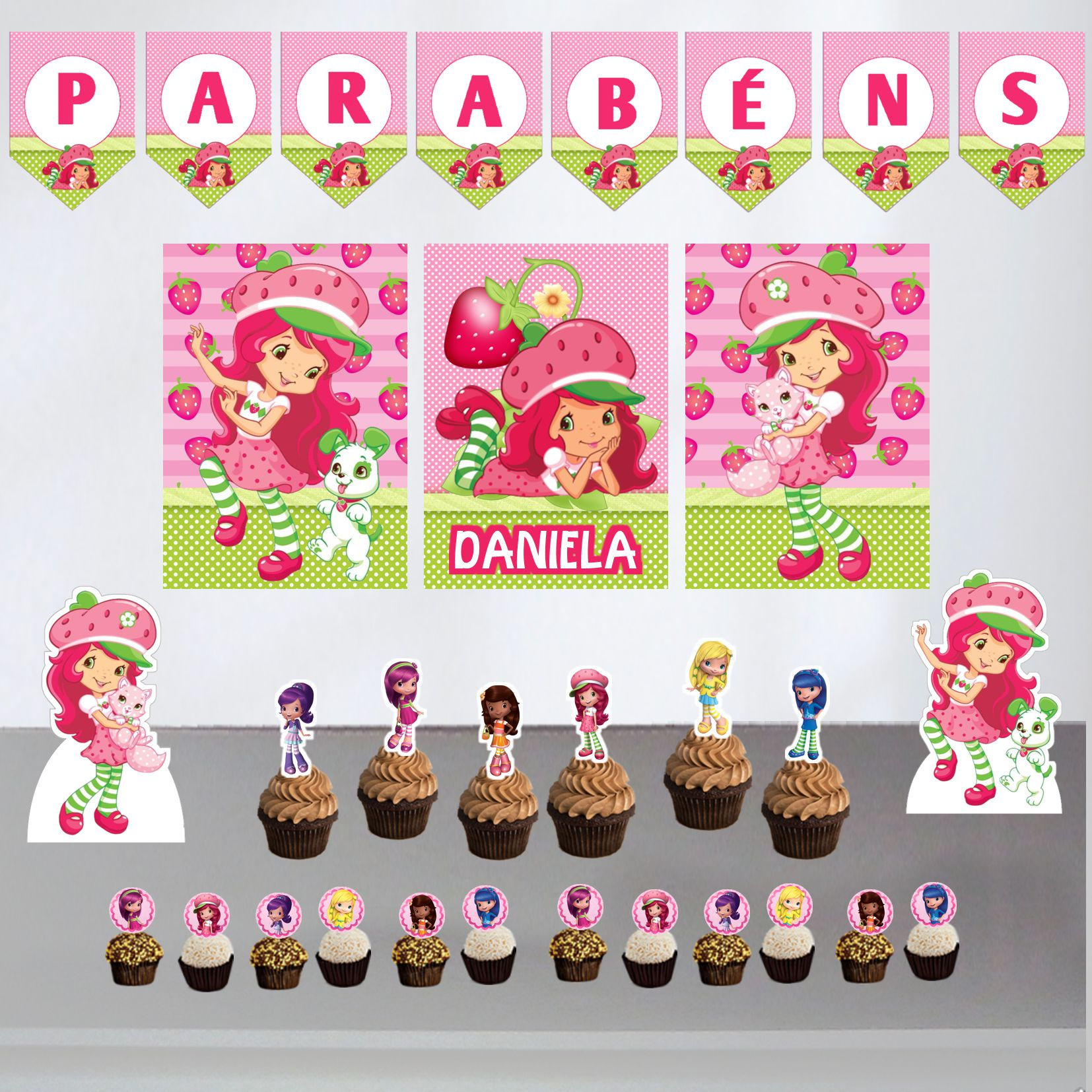 Mini Kit Festa Moranguinho personalizado com cartazes rosa, bandeirola parabéns e toppers das personagens para aniversário in