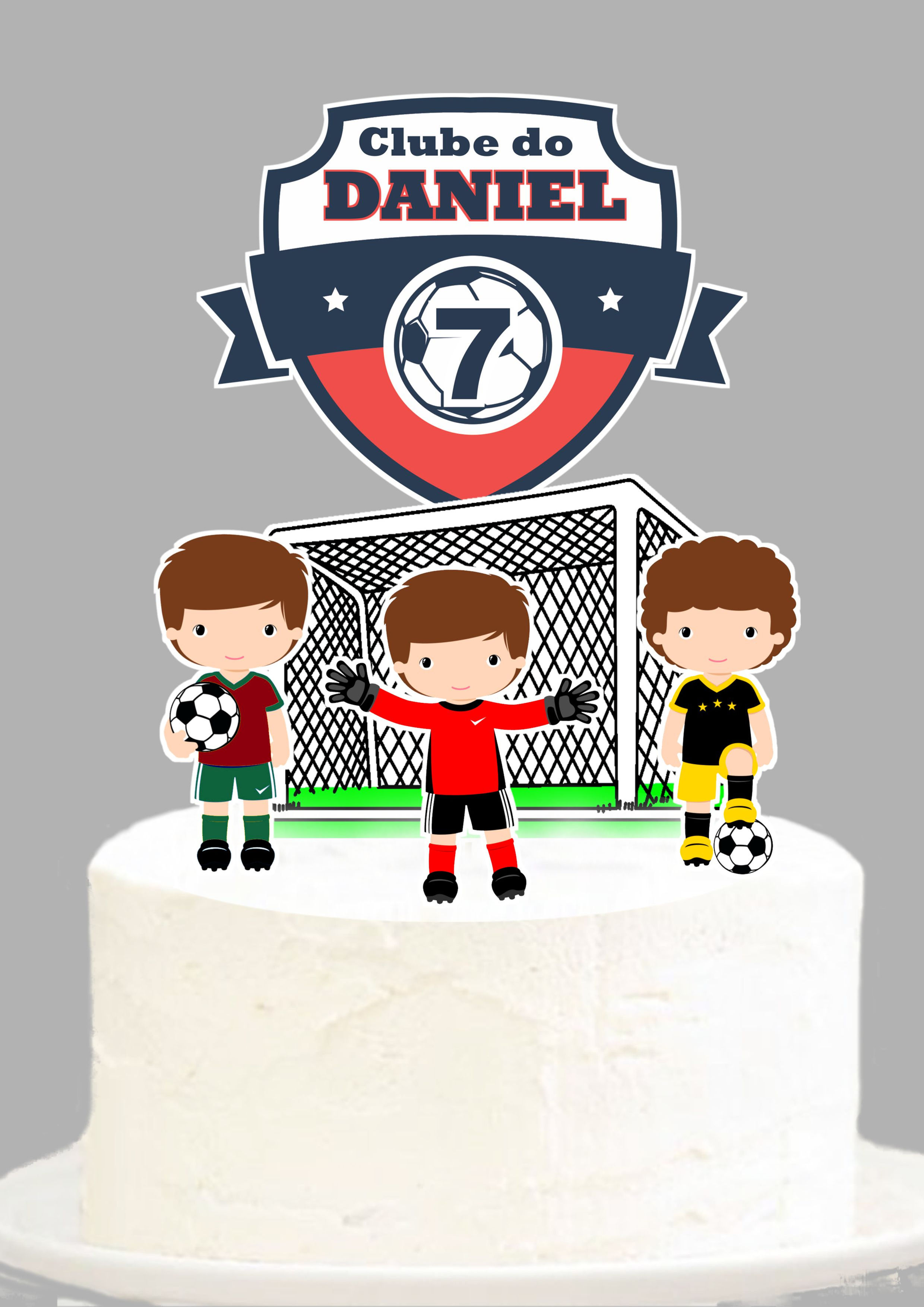 Topo de bolo personalizado futebol com jogadores, baliza, nome e idade.