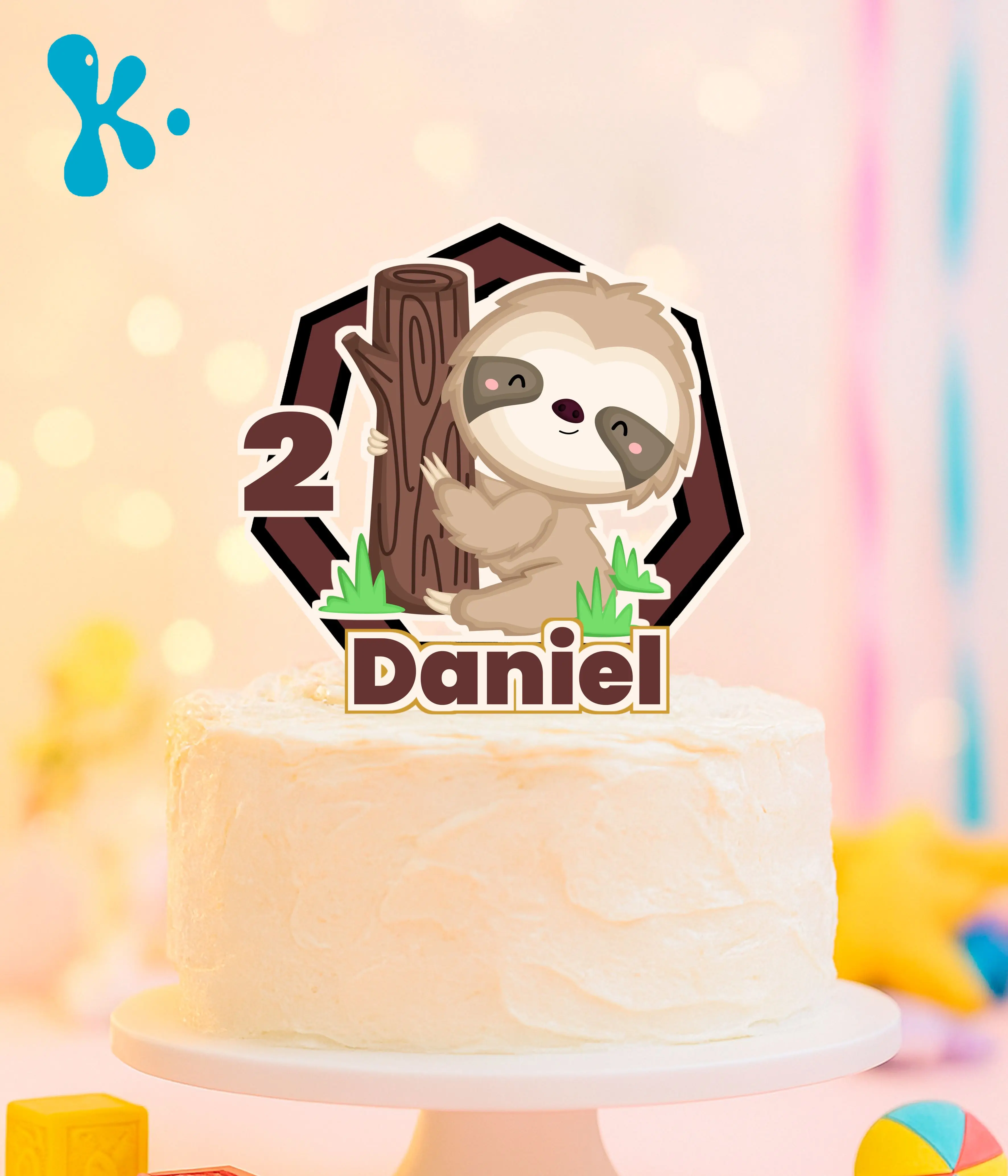 Topo de bolo com bicho-preguiça, tronco de árvore e nome personalizado