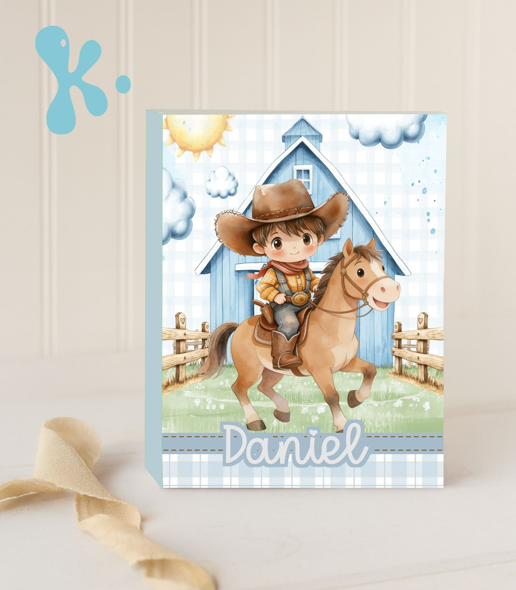 Saco lembrança personalizado tema Cavalinho com menino cowboy, celeiro azul e nome Daniel.