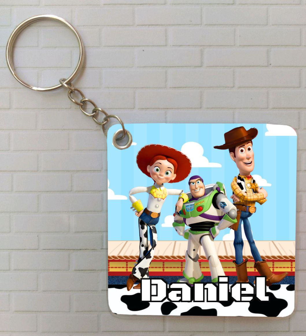 Porta-chaves plastificado Toy Story com Woody, Buzz Lightyear e Jessie, colorido e com nome personalizado