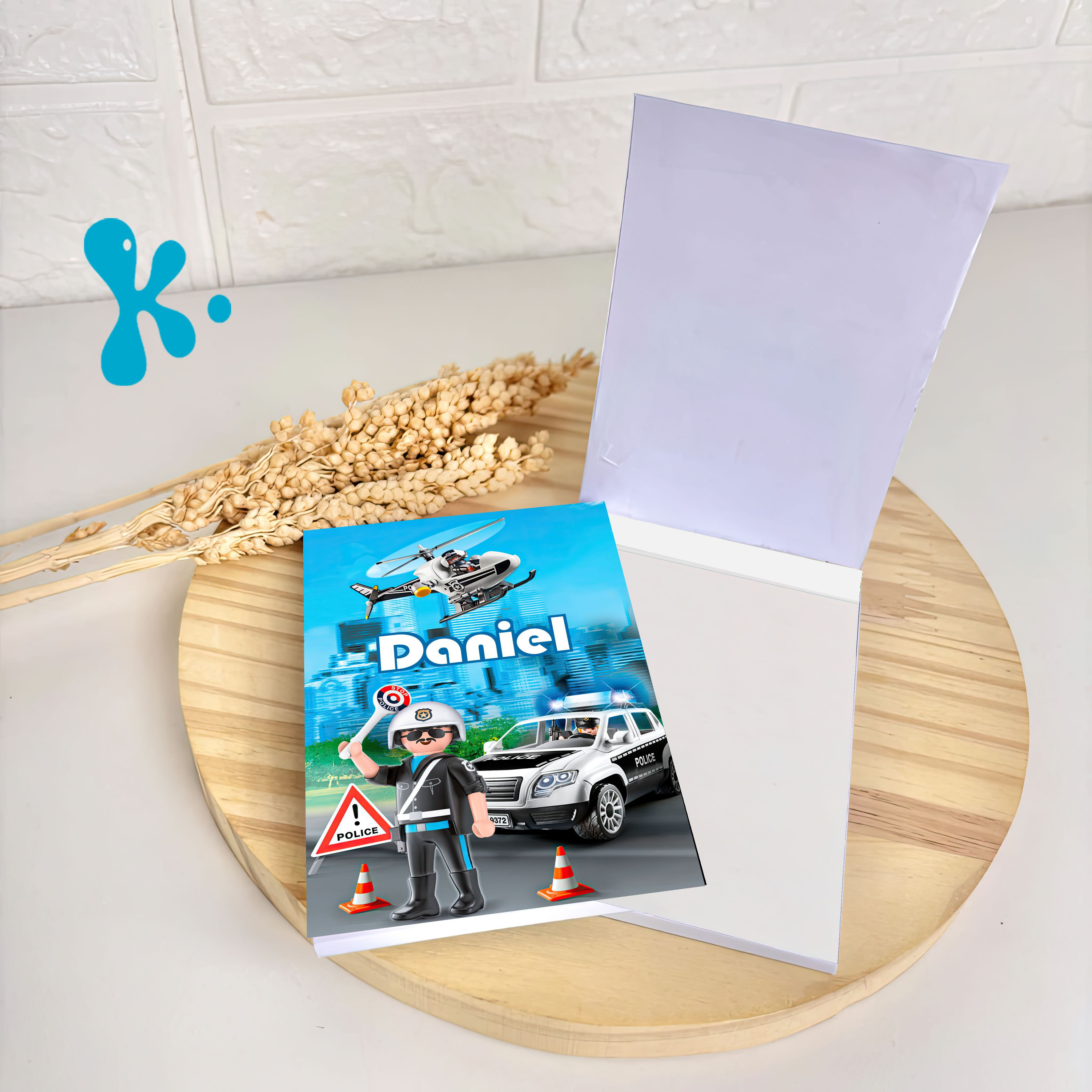 Bloquinho Playmobil Polícia com capa semicartonada personalizada, ideal para lembrança de festa infantil.