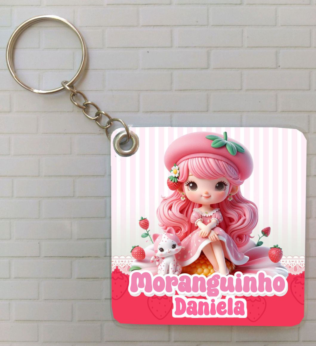 Porta-chaves personalizado Moranguinho com personagem em tons rosa, gatinho e nome Daniela em destaque