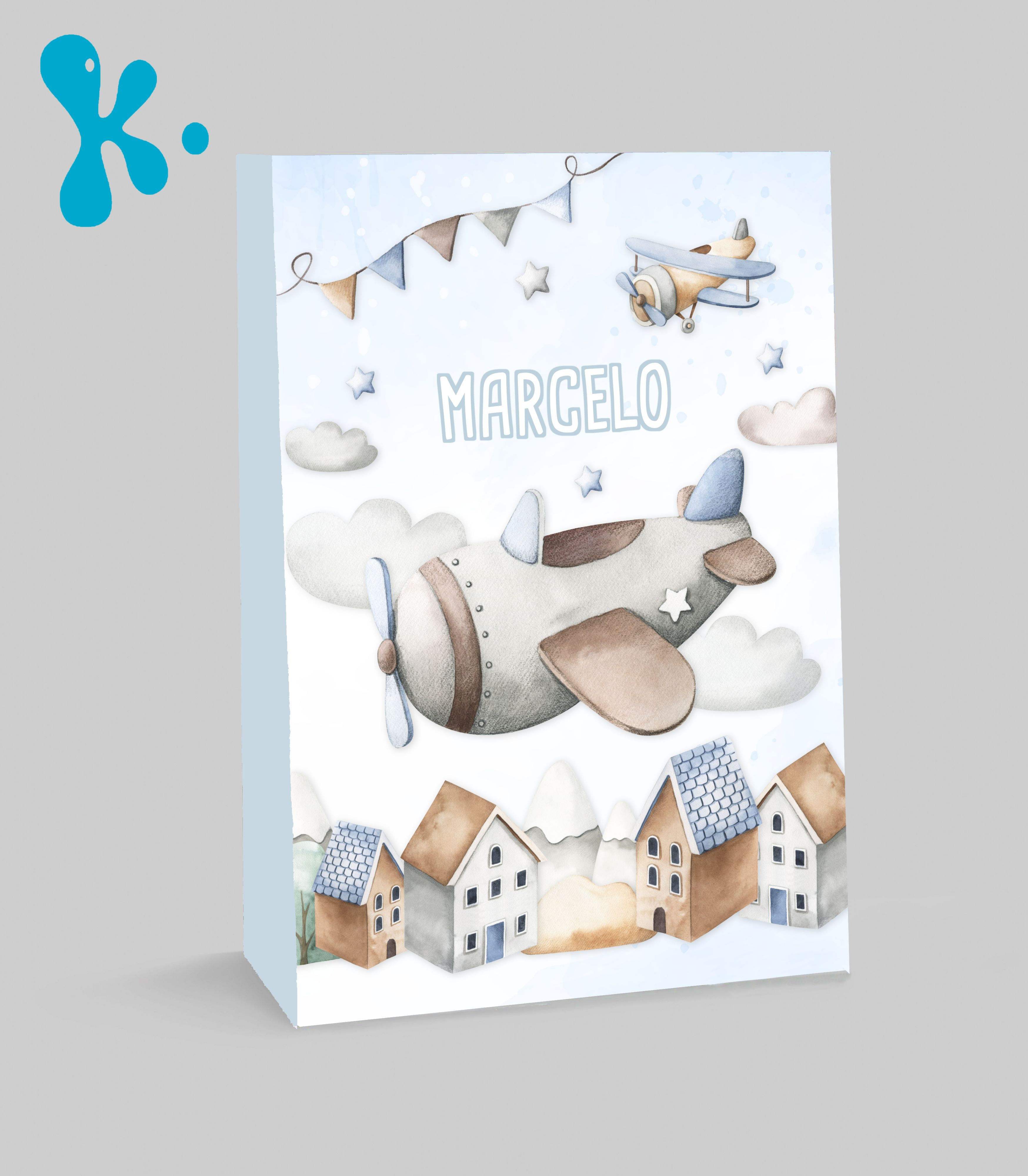 Saco lembrança personalizado Avião com avião aquarela e nuvens em tons azul e bege.