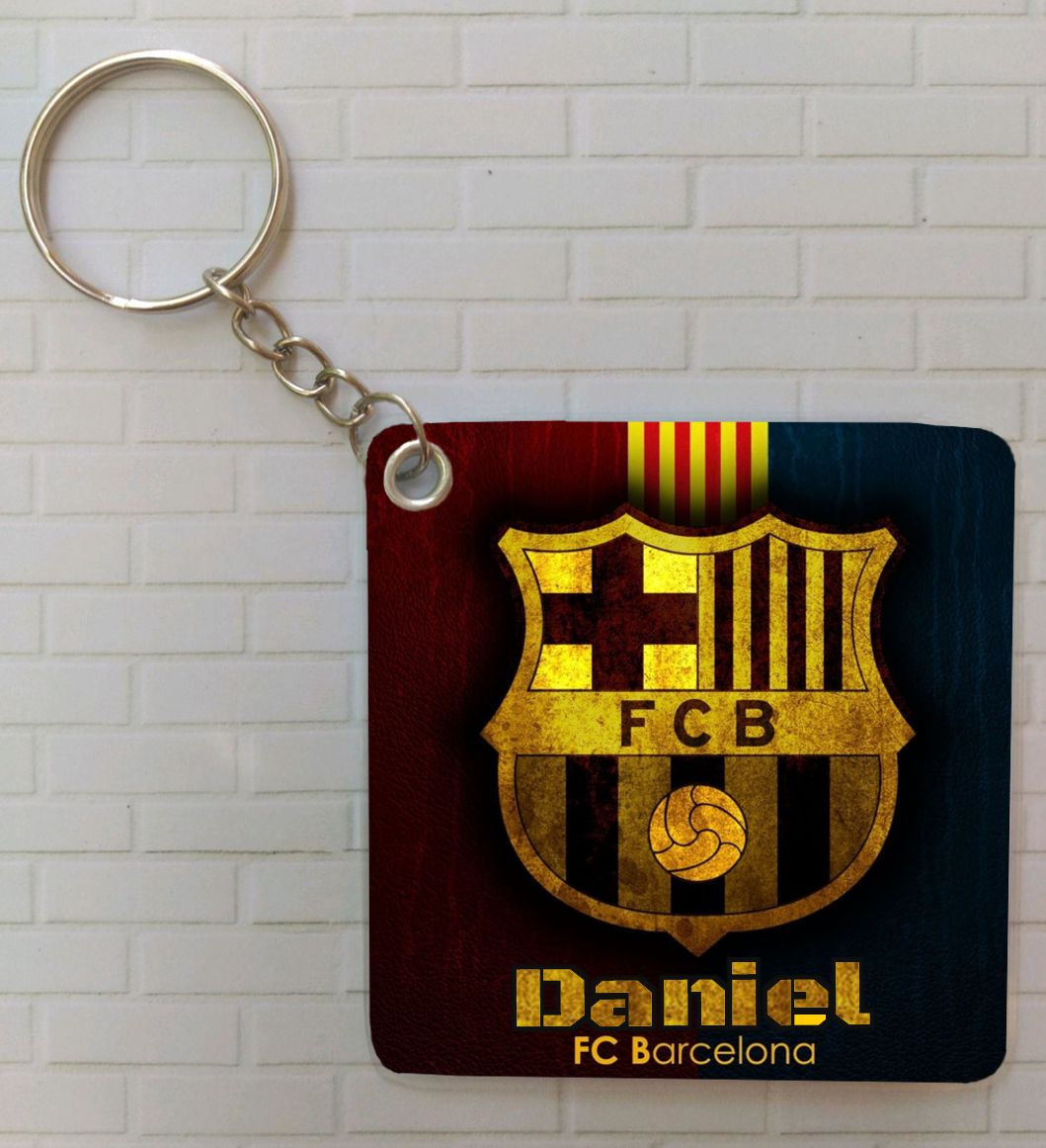 Porta-chaves plastificado FC Barcelona com escudo em dourado e fundo escuro, personalizado com nome.