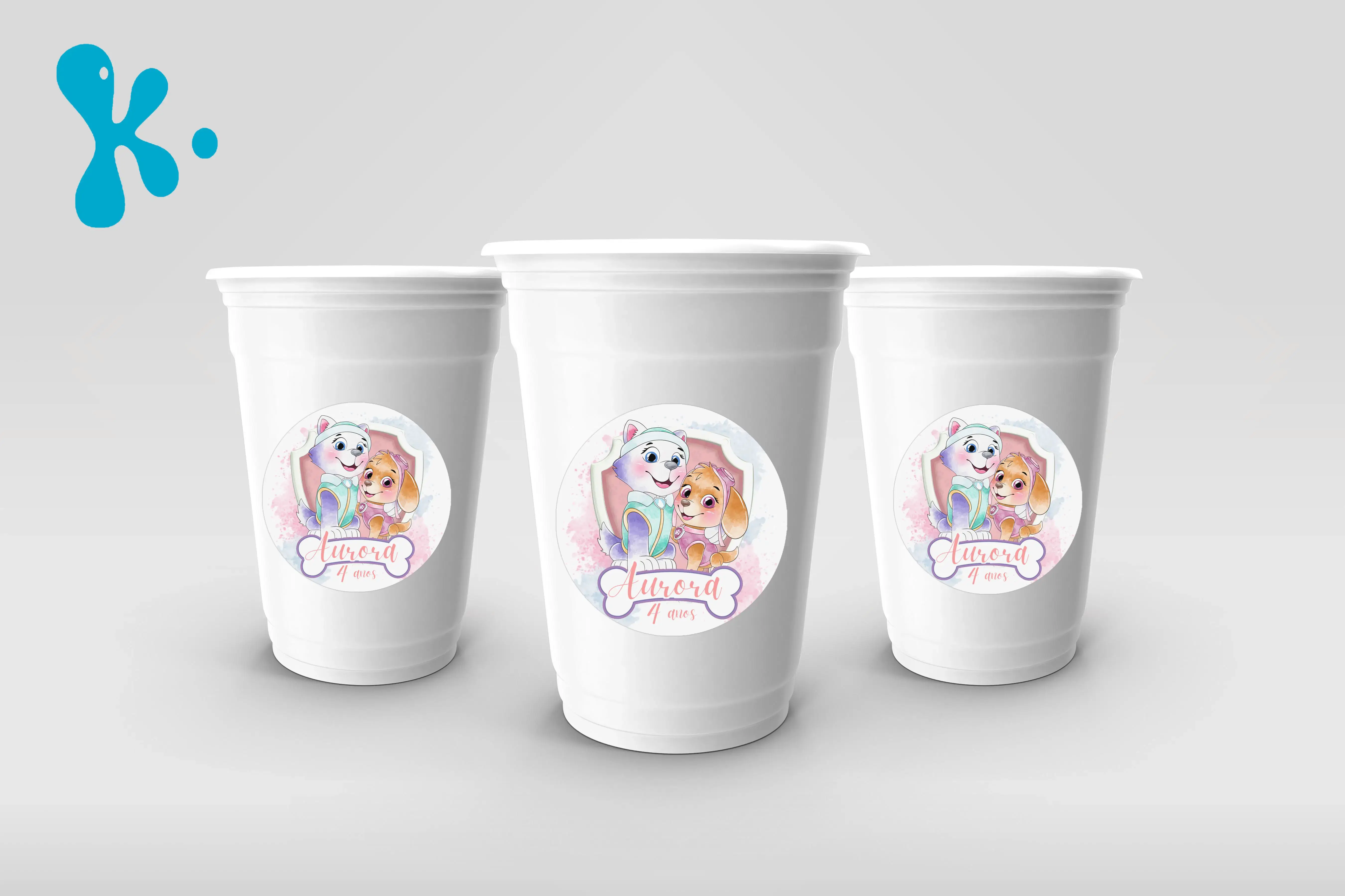 Copos descartáveis com autocolantes personalizados da Patrulha Pata Menina, com nome e idade, ideais para festa infantil.