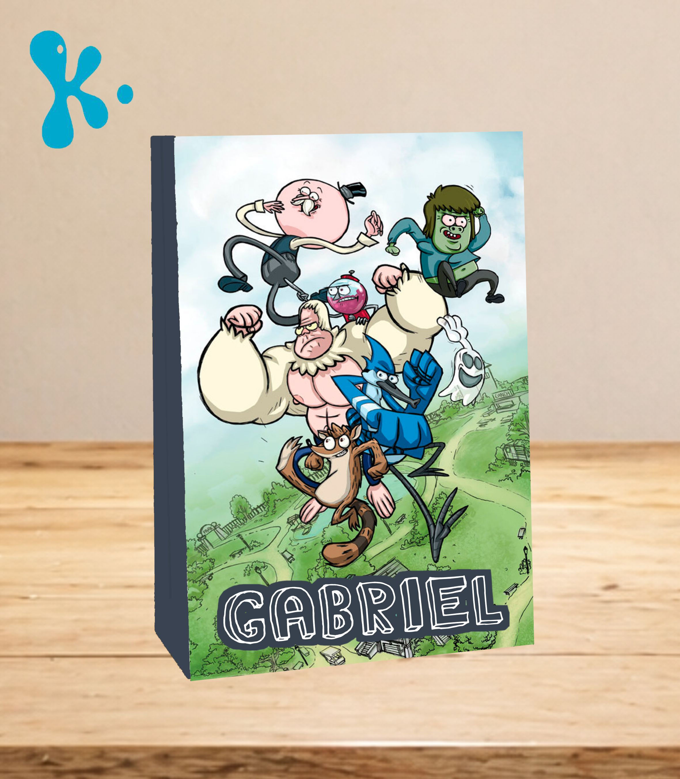 Saco lembrança personalizado Regular Show com Mordecai, Rigby e restantes personagens para festa infantil.