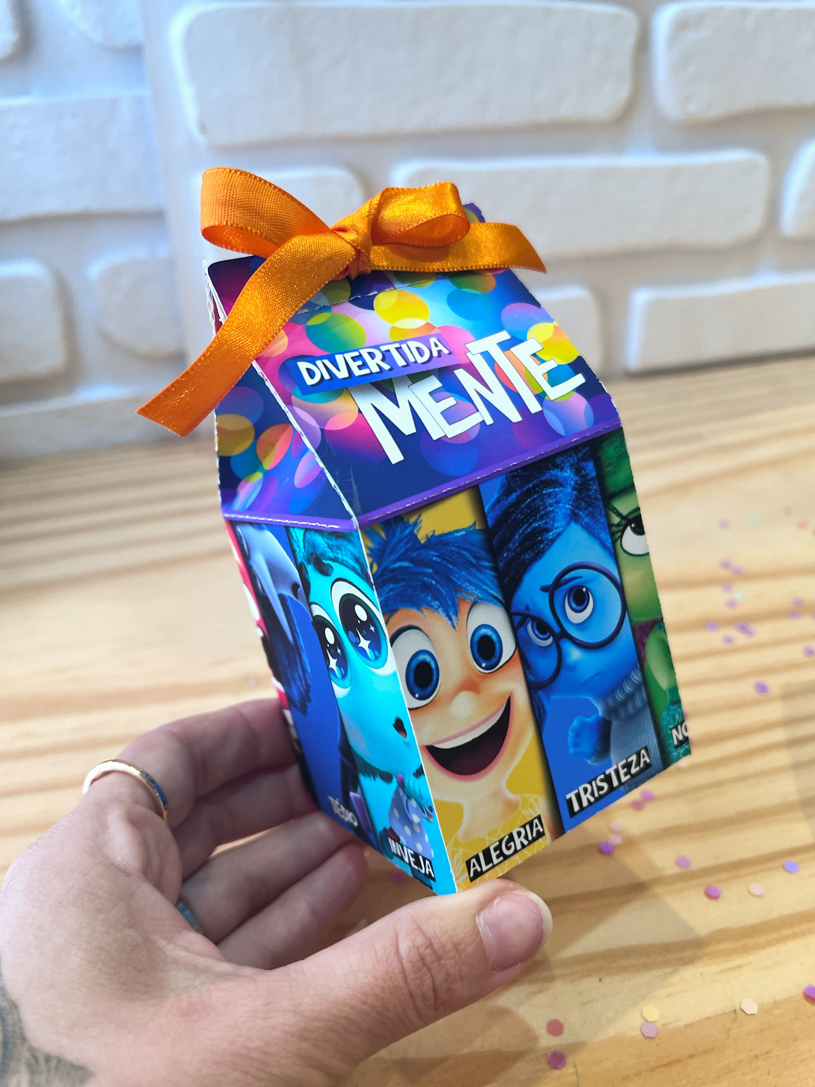 Caixa Milk Divertida Mente frente