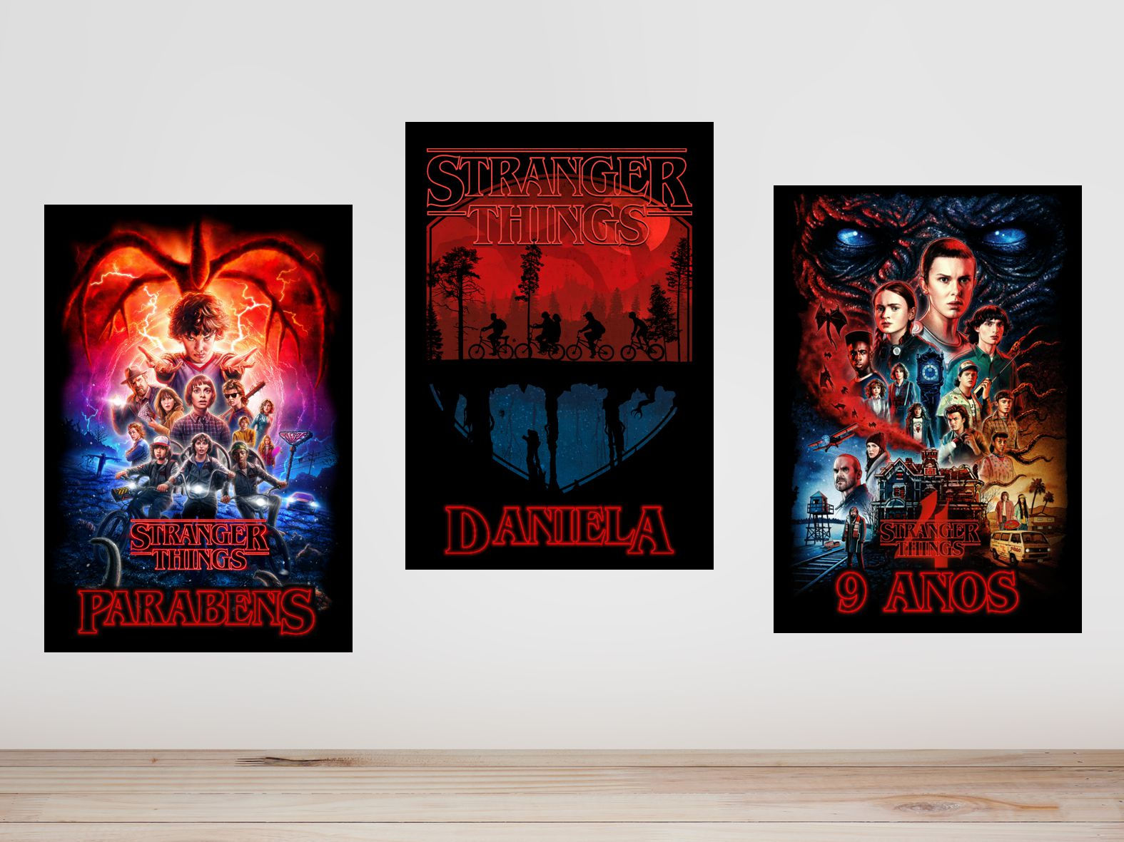 Conjunto de 3 cartazes personalizados Stranger Things com fundo preto e letras vermelhas, nome Daniela e 9 anos.