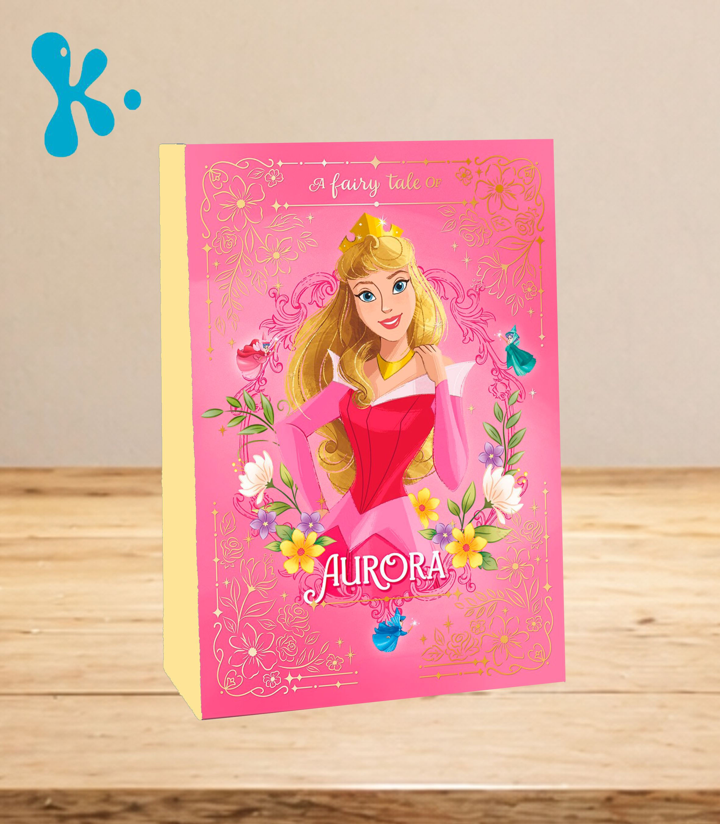 Saco Lembrança Bela Adormecida rosa com Princesa Aurora, flores, fadas e detalhes dourados.