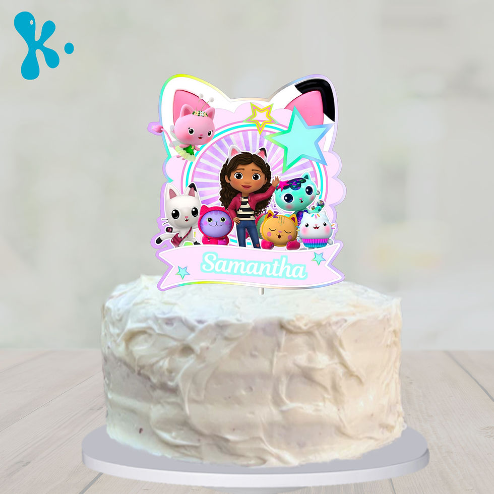 Topo de bolo Casa de Bonecas da Gabby com personagens, estrelas, tons pastel e faixa rosa com o nome Samantha.
