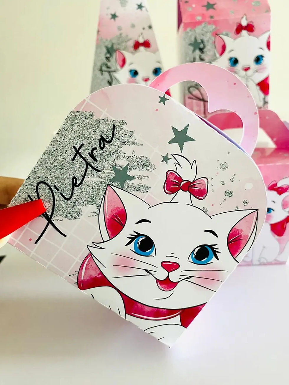 Miniatura: Quatro caixas Gatinha Marie em rosa, com estrelas, efeitos prateados, nome e topo recortado na caixa pirâmide.