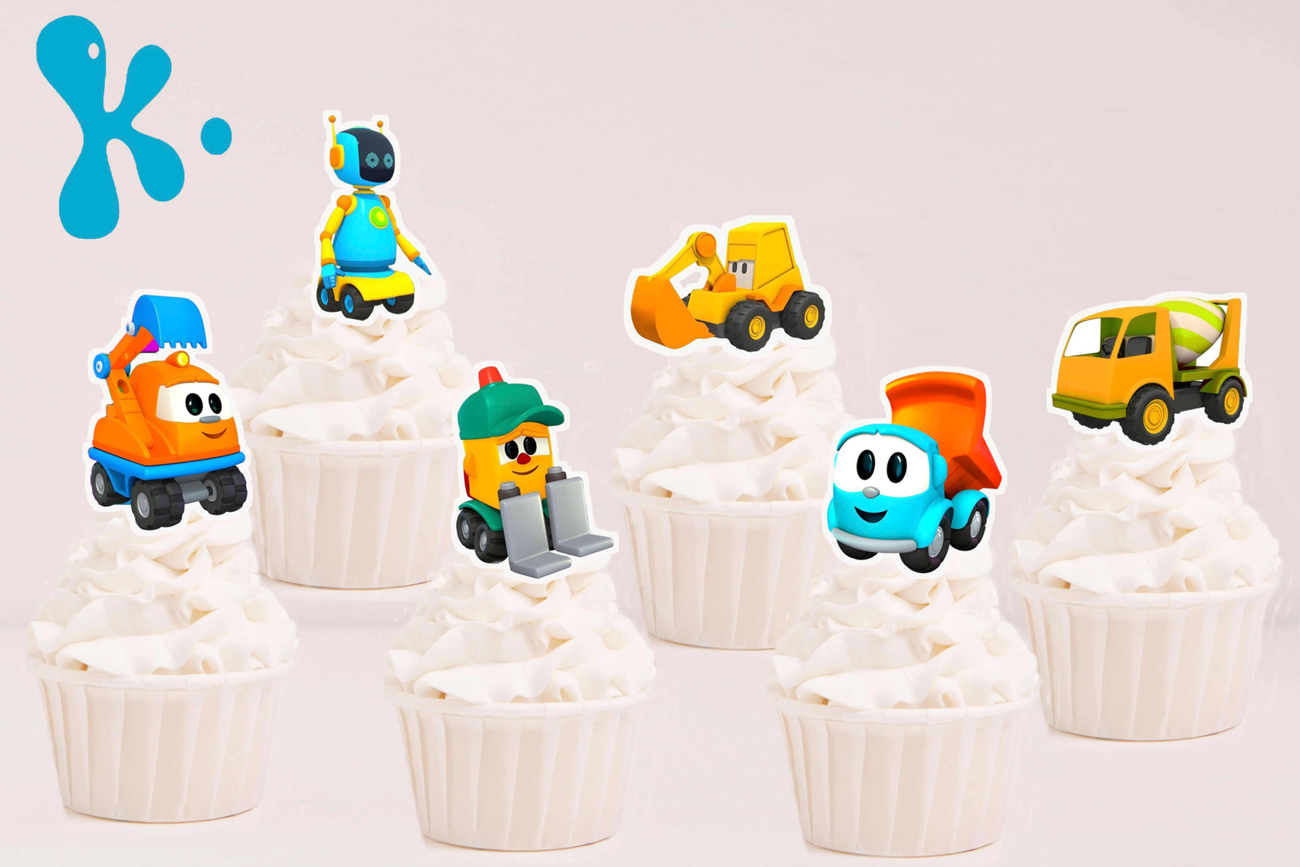 Toppers recortados Leo o Camião com veículos animados aplicados em cupcakes.