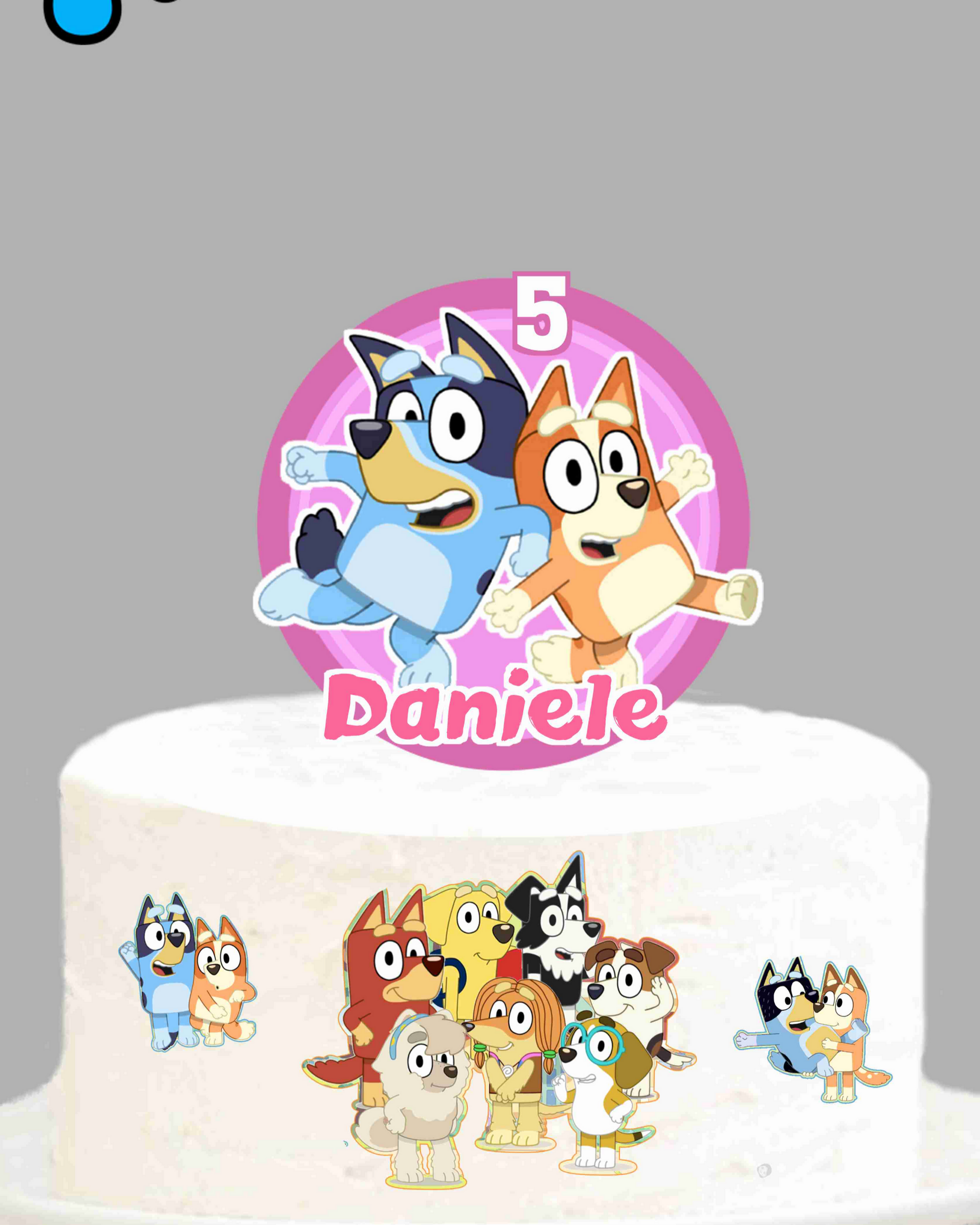 Topo de bolo personalizado Bluey com personagens Bluey e Bingo, nome Daniele e idade 5 anos.
