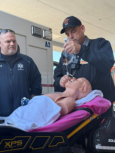 Paramedics training on a medical dummy