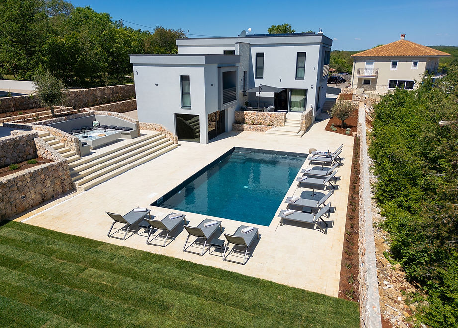 Villa Miryam na Krku, za najam. Vila s bazenom.