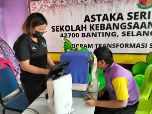World Vision Optics and Book Aid Asia Empower Underprivileged Students at SK Sungai Manggis