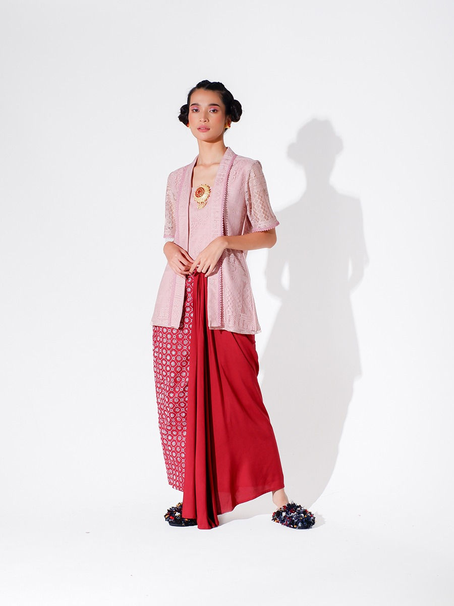 Thumbnail: Rose Aldert Kebaya