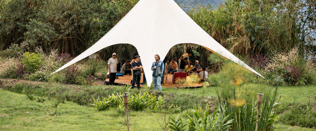 Retiro andino junto a la carpa blanca.png