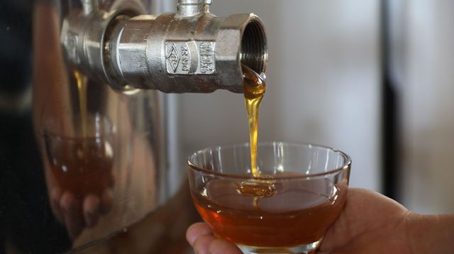 Miel Bio de Fleurs de Baies Roses de Madagascar