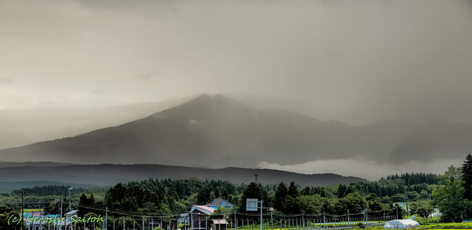 「小雨降る山姿」09/04