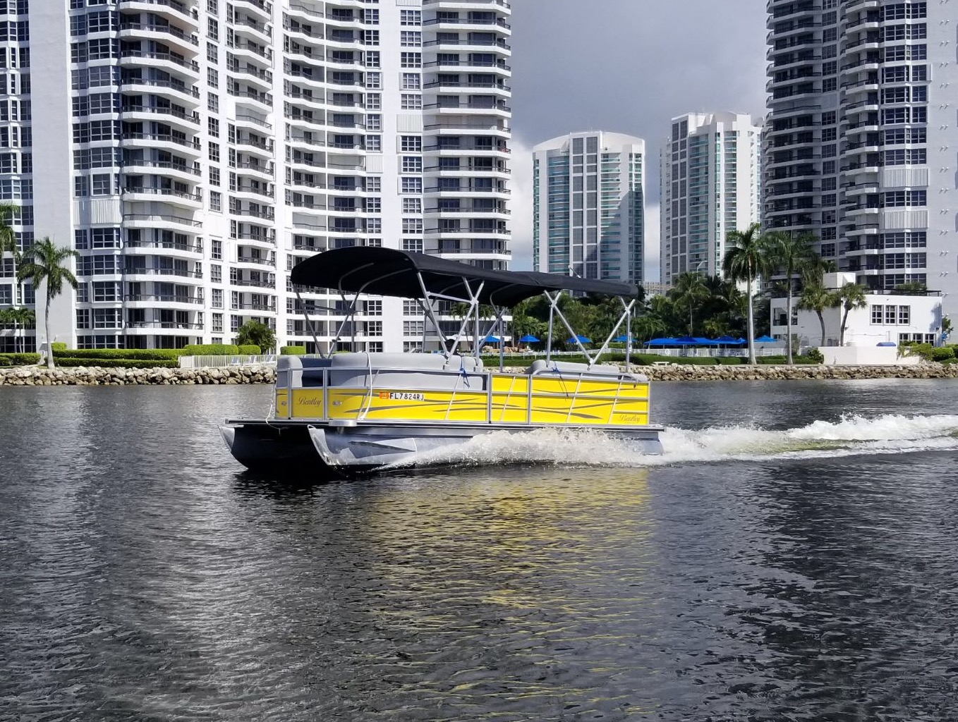 photo boat miami, pontoon, rent a boat miami, hallandale, hollywood