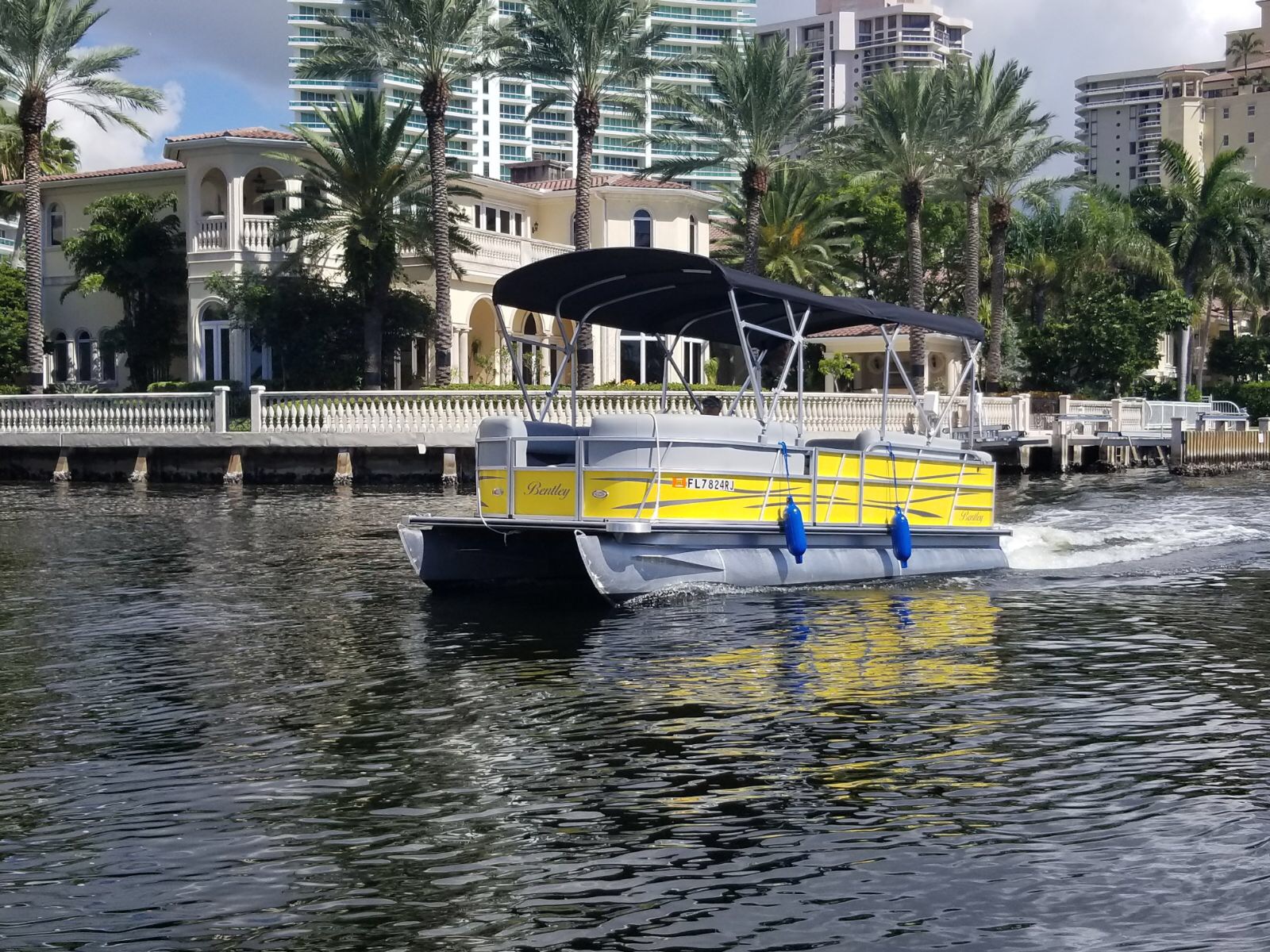 photo boat miami, pontoon, rent a boat miami, hallandale, hollywood