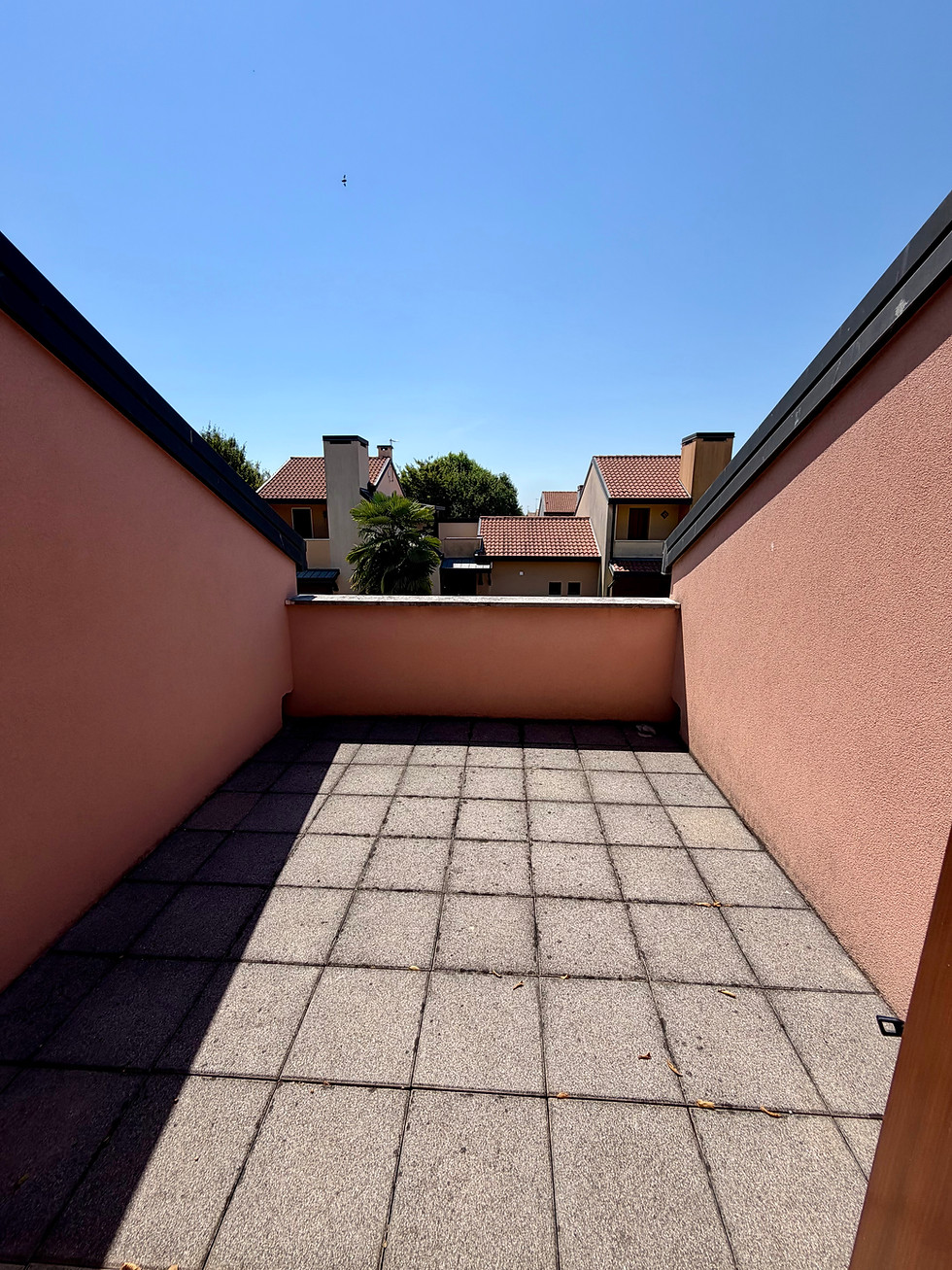 Miniatura: VILLETTA A SCHIERA DI TESTA CON GIARDINO – ROSÀ