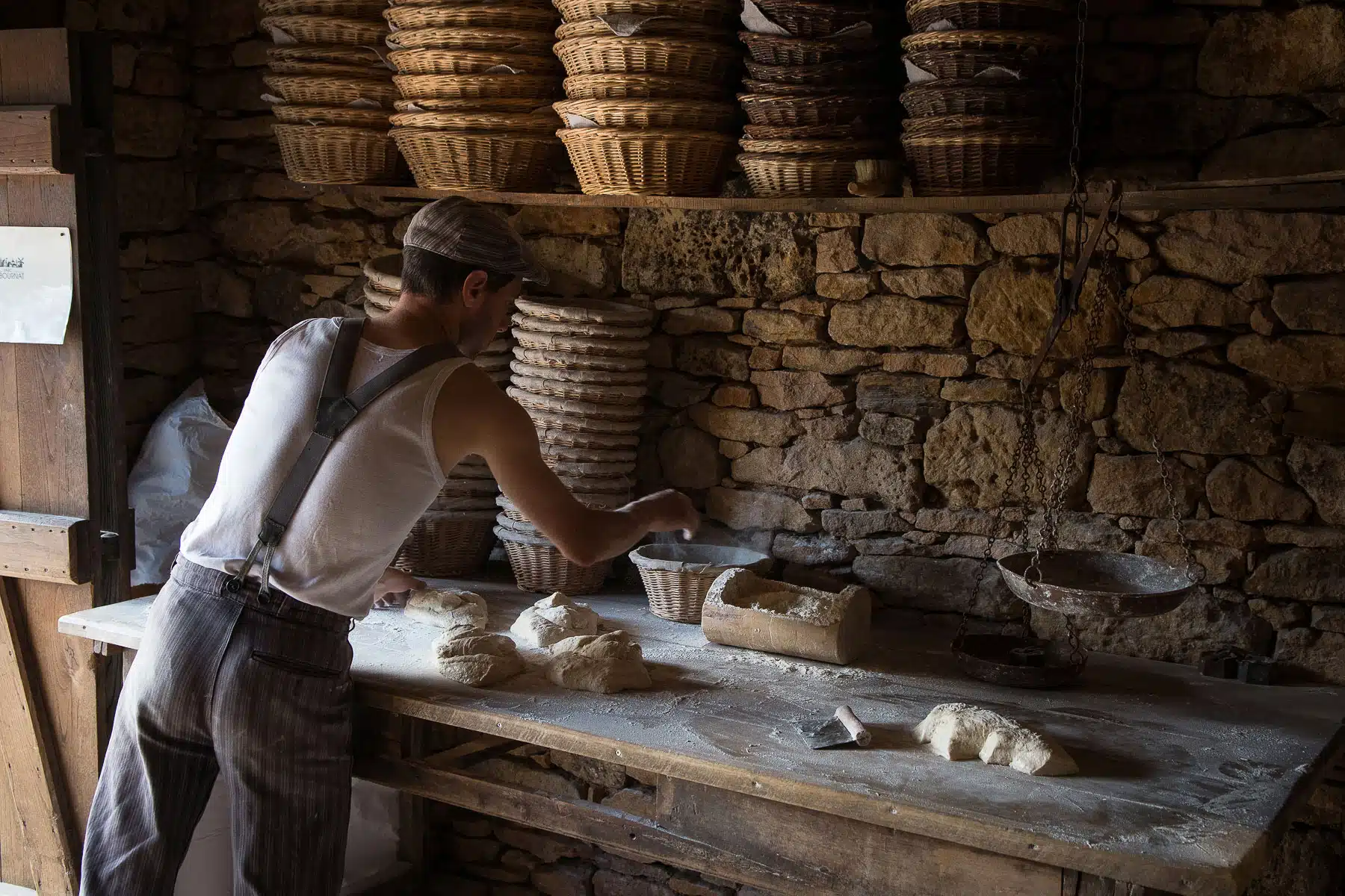 als een activiteit voor kids in de Dordogne. Er zijn demostraties van oude ambachten.