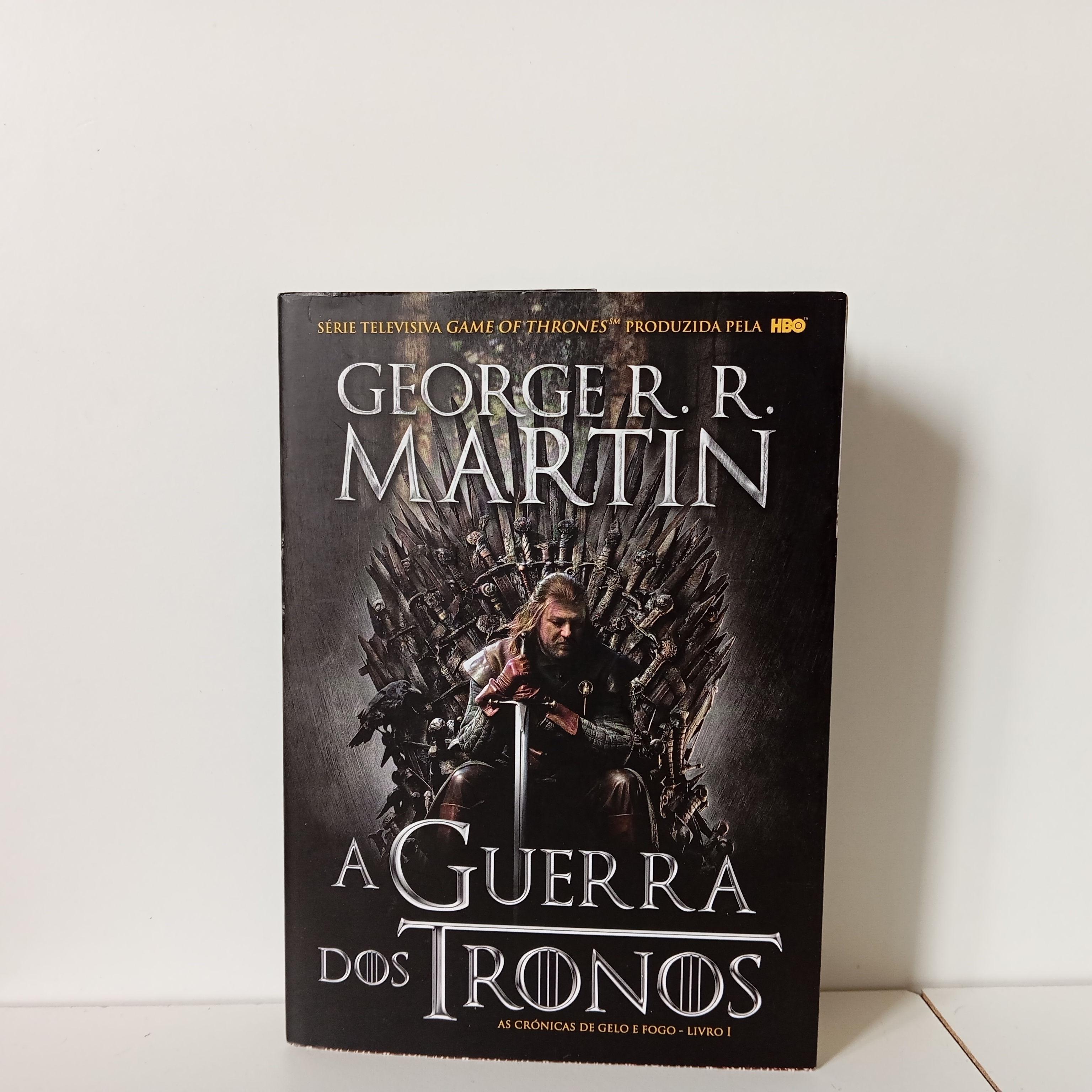 As Crónicas de Gelo e Fogo - A Guerra dos Tronos; George R R Martin