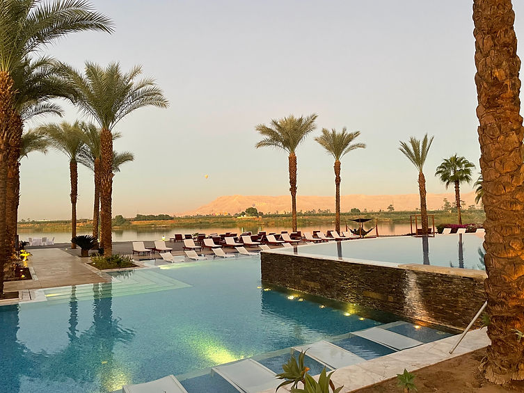 Luxor Hilton pool