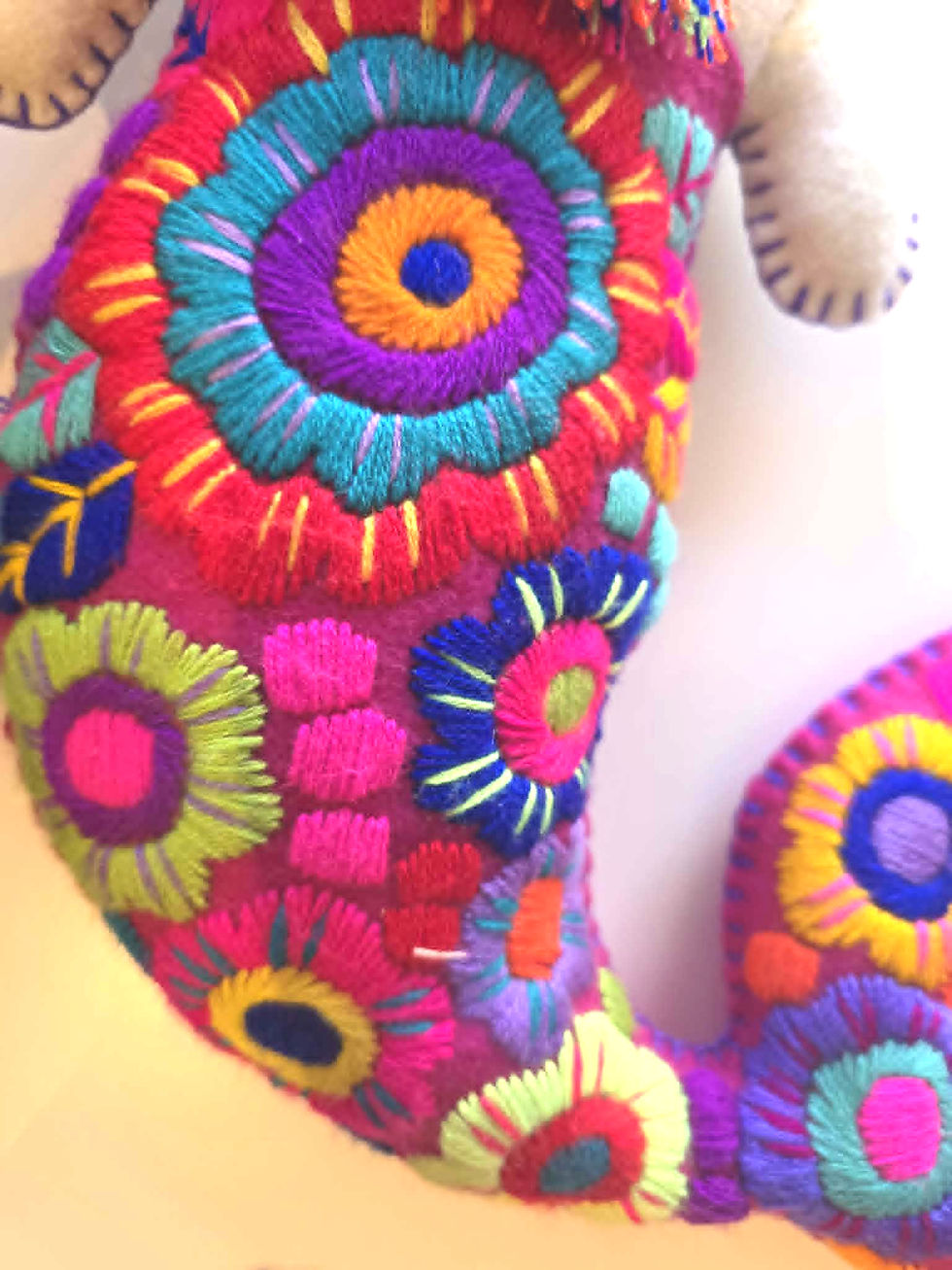 Miniature : Handbestickte Meerjungkatze aus Chiapas – ein magisches Unikat