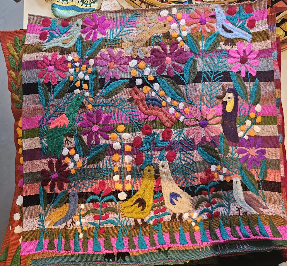 Thumbnail: MEXIKANISCHE KISSENBEZÜGE - HANDGEWEBT & HANDBESTICKT