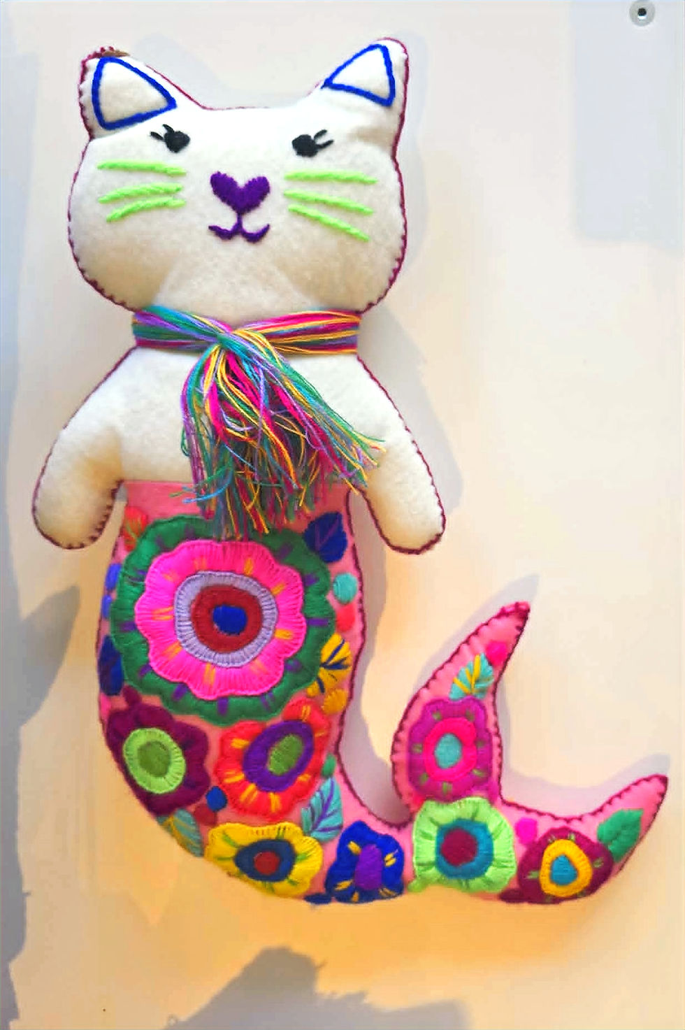 Miniature : Handbestickte Meerjungkatze aus Chiapas – ein magisches Unikat