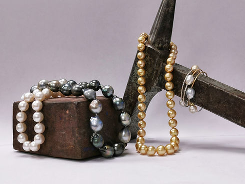 Pearl necklace and bracelet