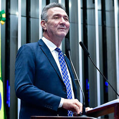 Lucas Barreto (PSD/AP) assina PEC que enterra o fim da escala 6x1 e propõe salário por hora trabalhada