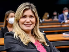 Fim da escala 6×1: deputada do AP foi a única amapaense a assinar proposta que atrasa em 10 anos a vida do trabalhador