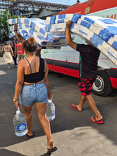 Famílias atingidas por incêndio no Ambrósio receberam atendimento do Governo e Prefeitura de Santana logo após o sinistro