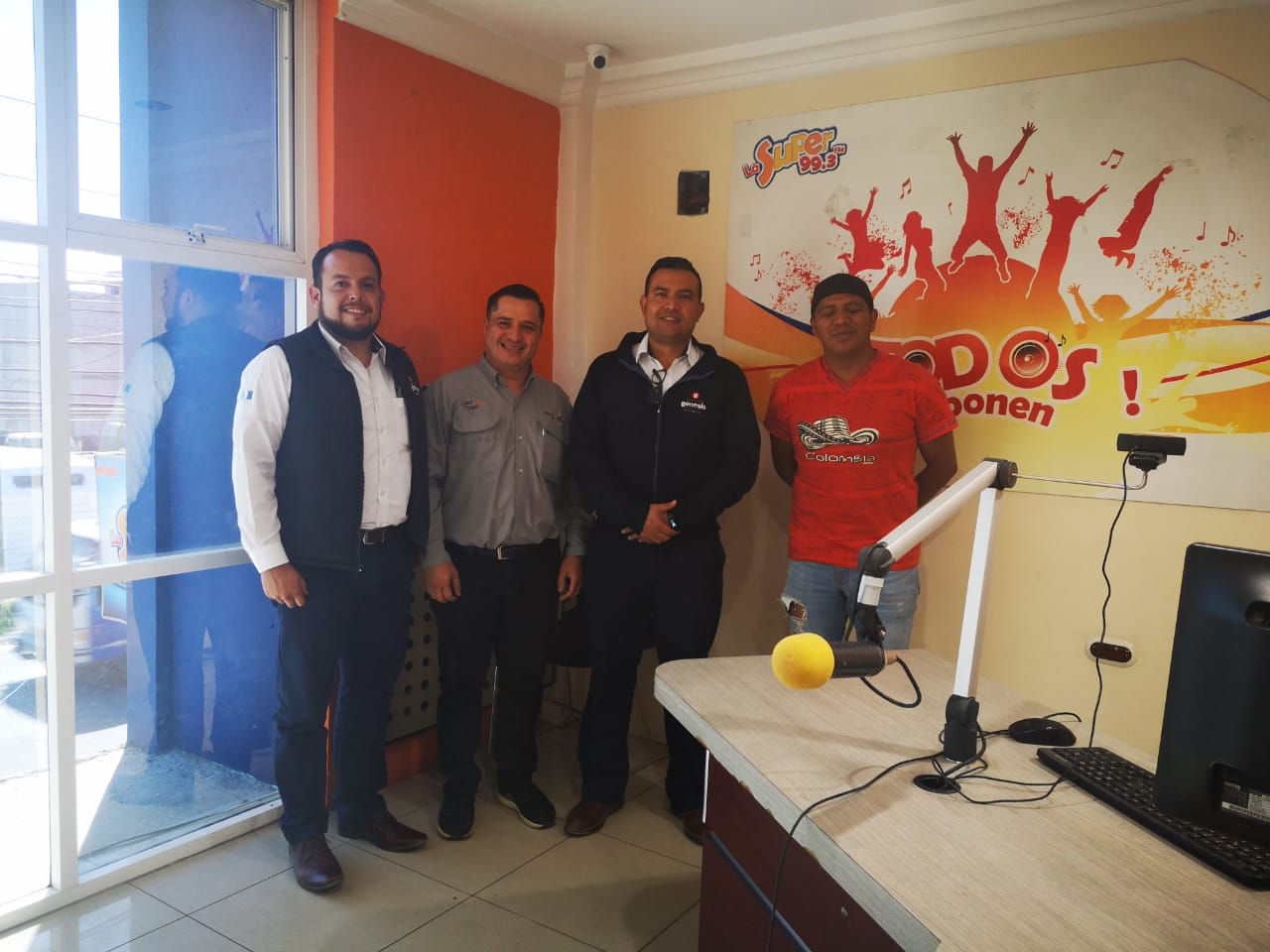 Radio La Súper - Efecto Dominó
