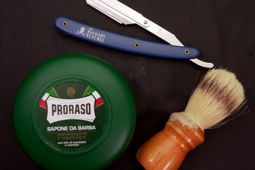 2B Kappers baard scheren met Proraso scheerzeep
