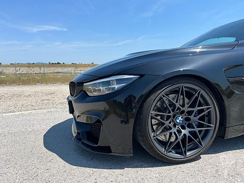 schwarzer BMW Seitenansicht 