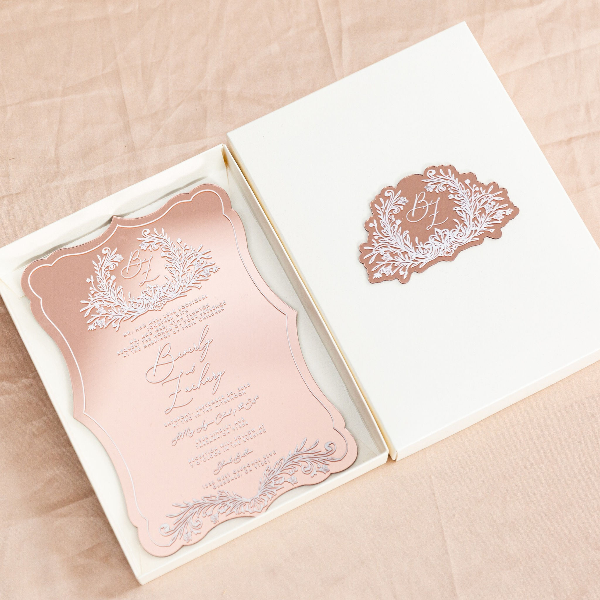 Luxury Acrylic Wedding Invitation with Fancy Shape Rose Gold 3D Acrylic Name Tag