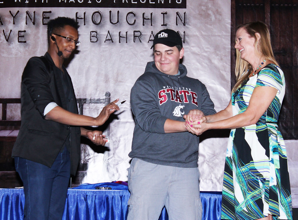 Best Magician in GCC Magician in Bahrain Dubai Riyadh Illusionist Magic Show